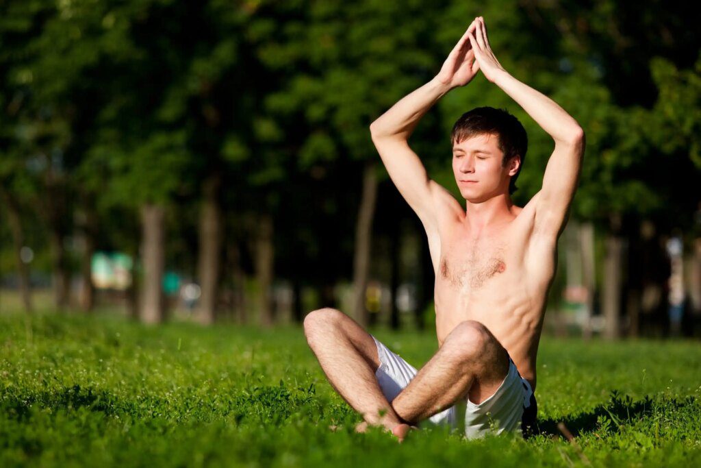 Les bienfaits du yoga nu sur la santé mentale