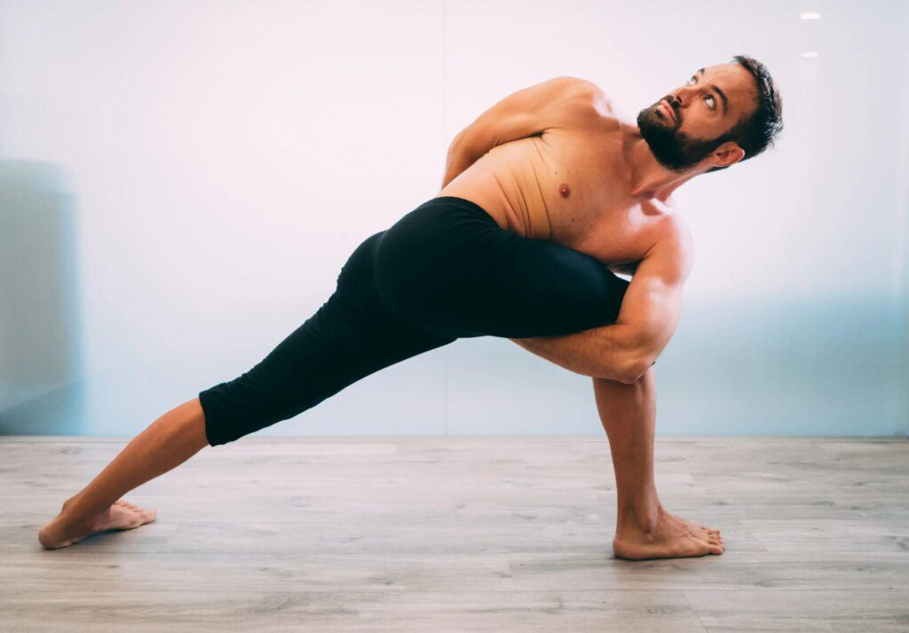 Les communautés inclusives de yoga nu pour hommes à Paris