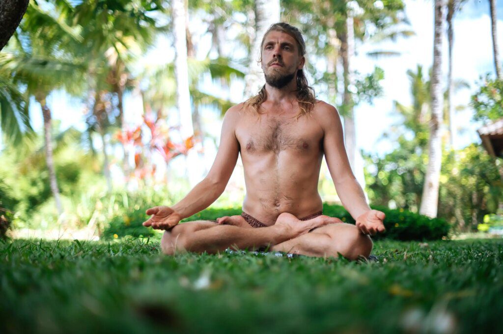 Plongez dans la sagesse ancienne : le yoga comme voie de libération