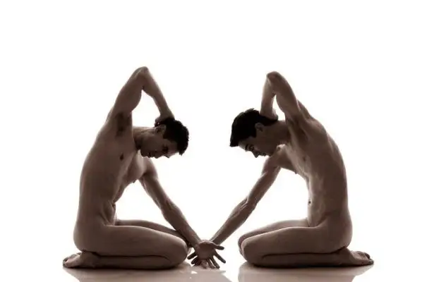 Les récits inspirants des pratiquants de yoga nu à Paris Les récits inspirants des pratiquants de yoga nu à Paris