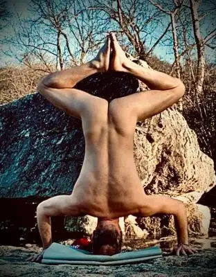 Yoga nu : exploration et révélation de soi Yoga nu : exploration et révélation de soi