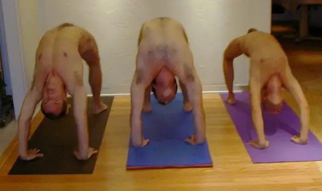 Découvrez les bienfaits du yoga nu à Paris pour une connexion corps-esprit optimale