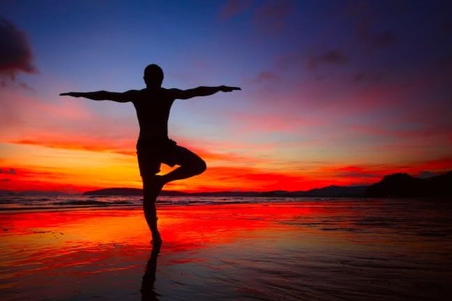 3 raisons convaincantes de pratiquer le yoga en extérieur pour les hommes 3 raisons convaincantes de pratiquer le yoga en extérieur pour les hommes