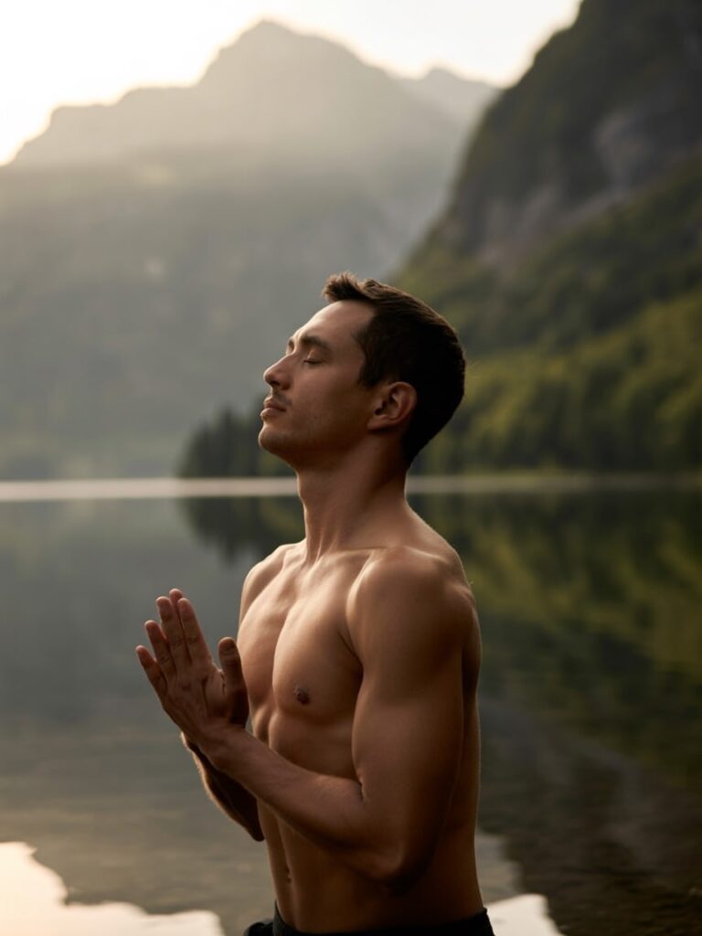 L’influence de la respiration consciente sur la performance sportive grâce au yoga nu L’influence de la respiration consciente sur la performance sportive grâce au yoga nu